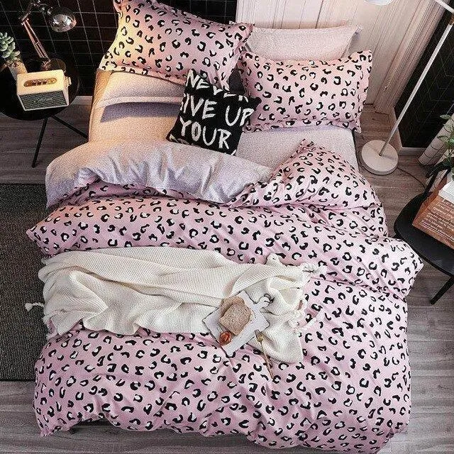 Chic Modern Duvet Cover Set to Transform Your Tween's Bedroom