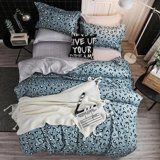 Chic Modern Duvet Cover Set to Transform Your Tween's Bedroom