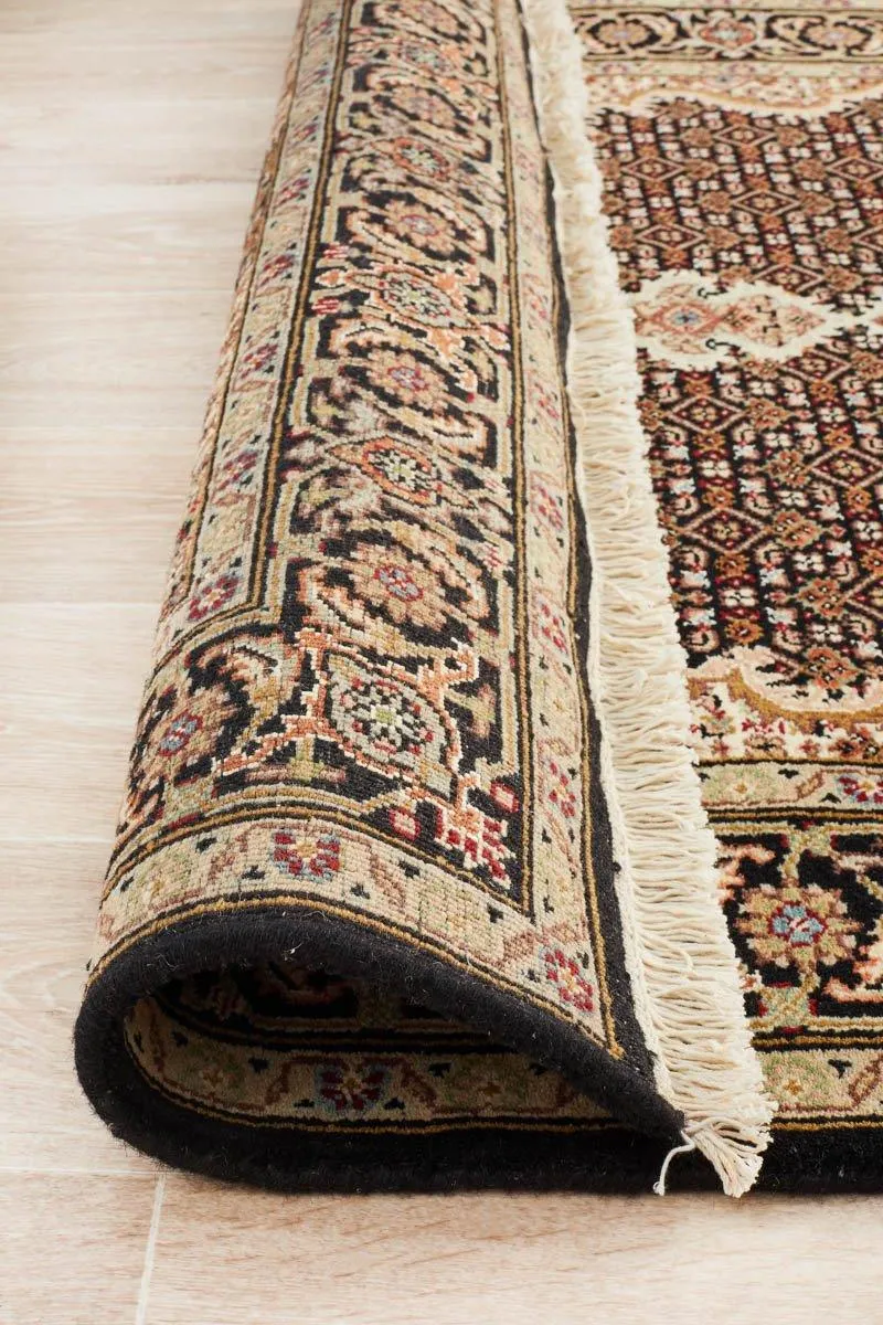 INDIAN HAND KNOTTED WOOL RUG 182X123CM