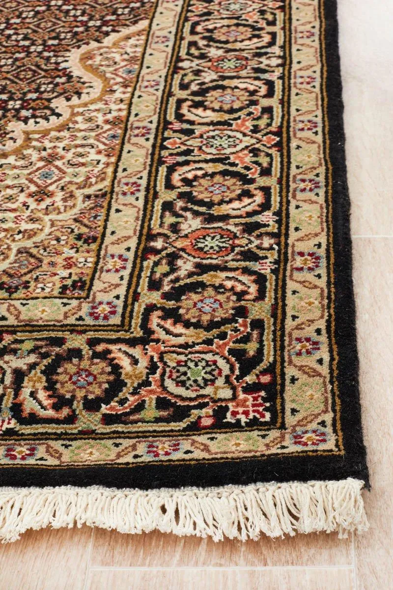 INDIAN HAND KNOTTED WOOL RUG 182X123CM