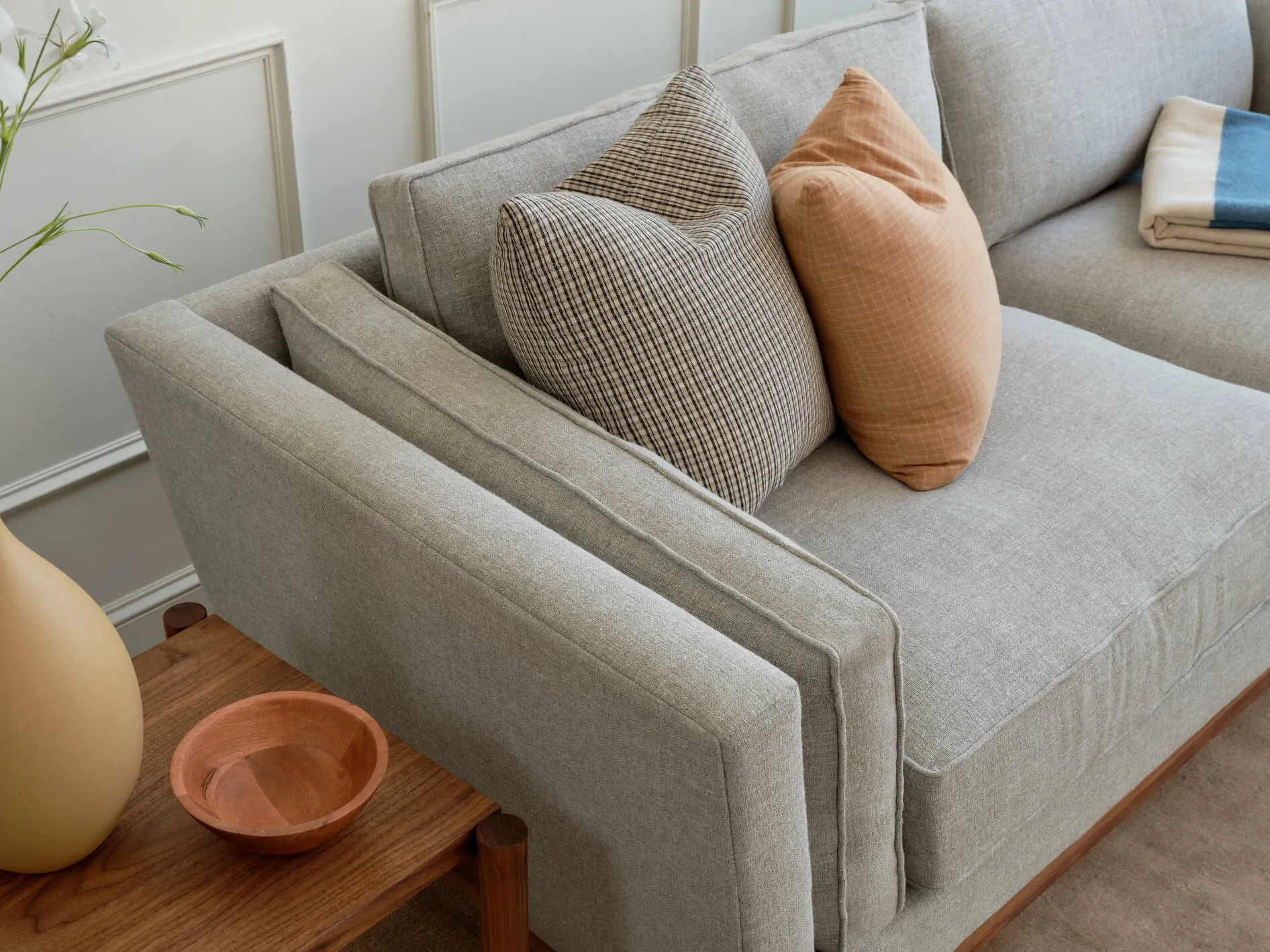 Kirnik Sofa in Natural Latex