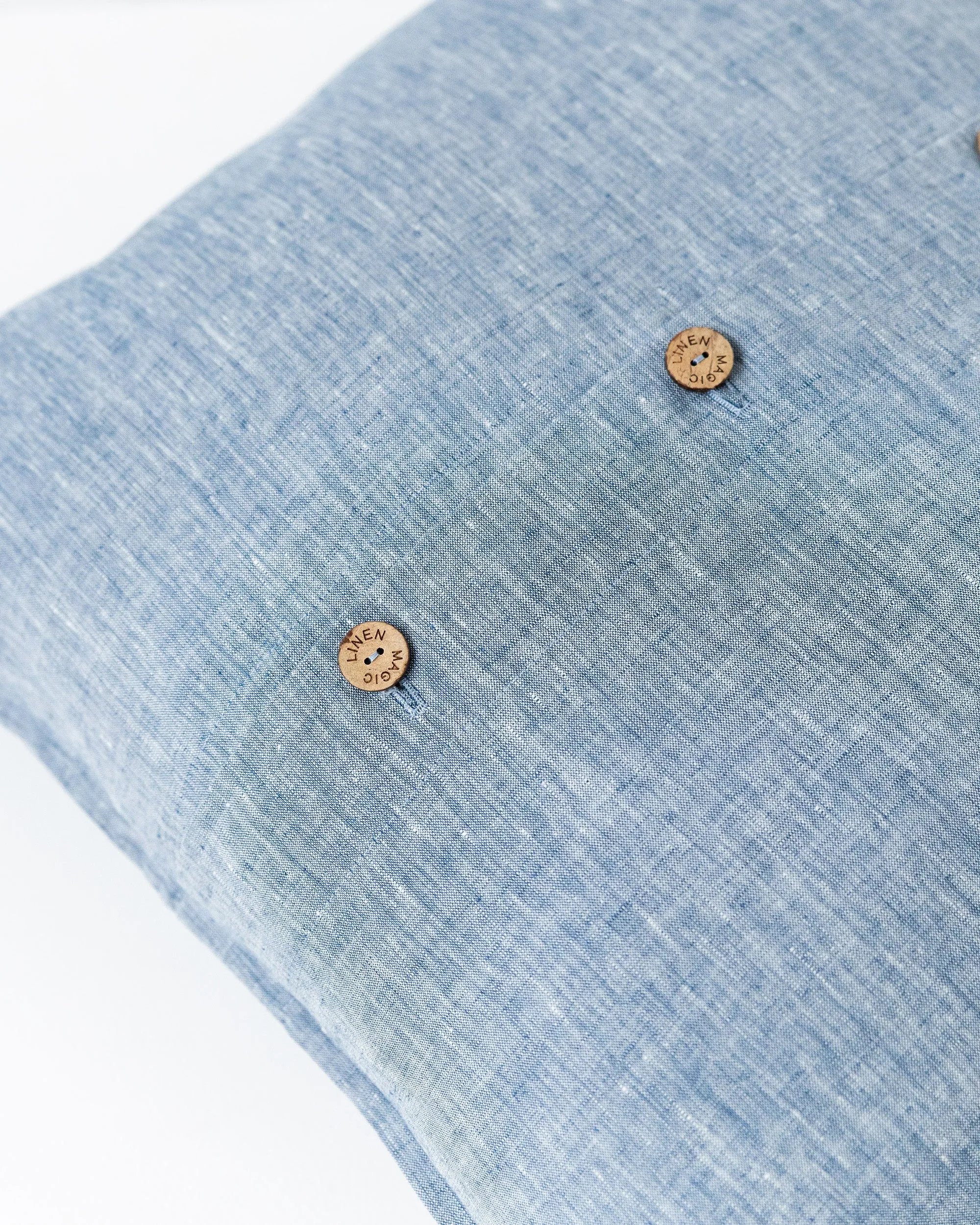 Pillow cover with buttons in Blue melange