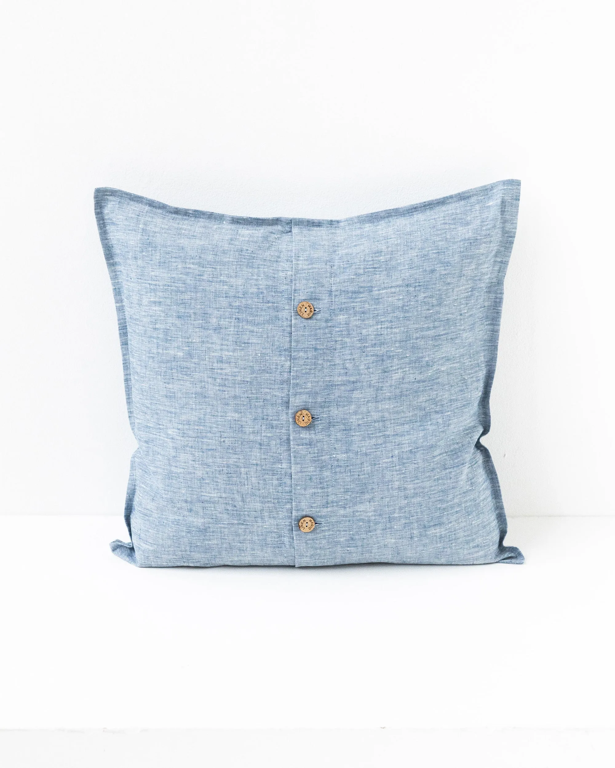 Pillow cover with buttons in Blue melange