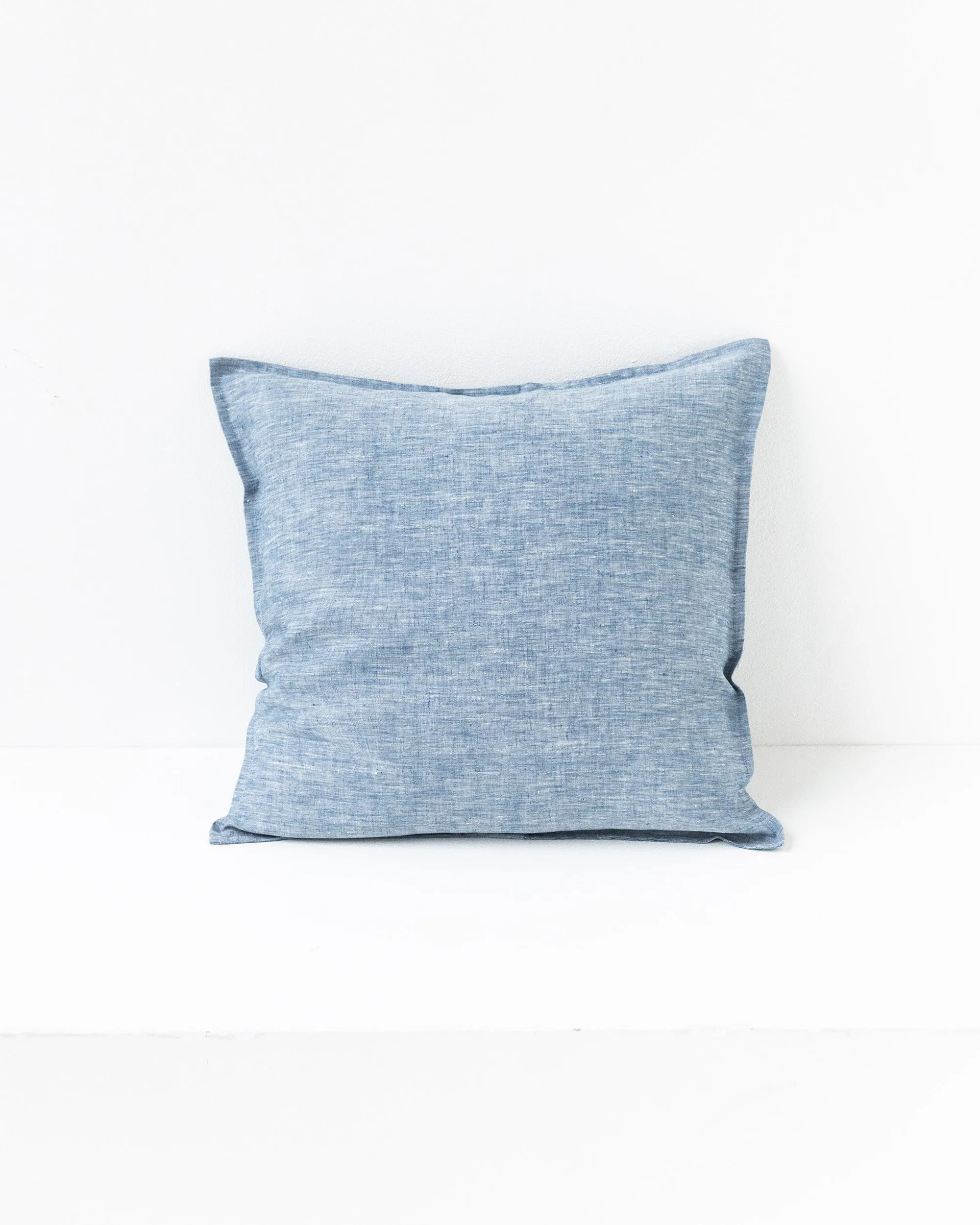 Pillow cover with buttons in Blue melange