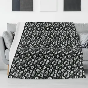White and Green Clovers Flannel Breathable Blanket 4 Sizes