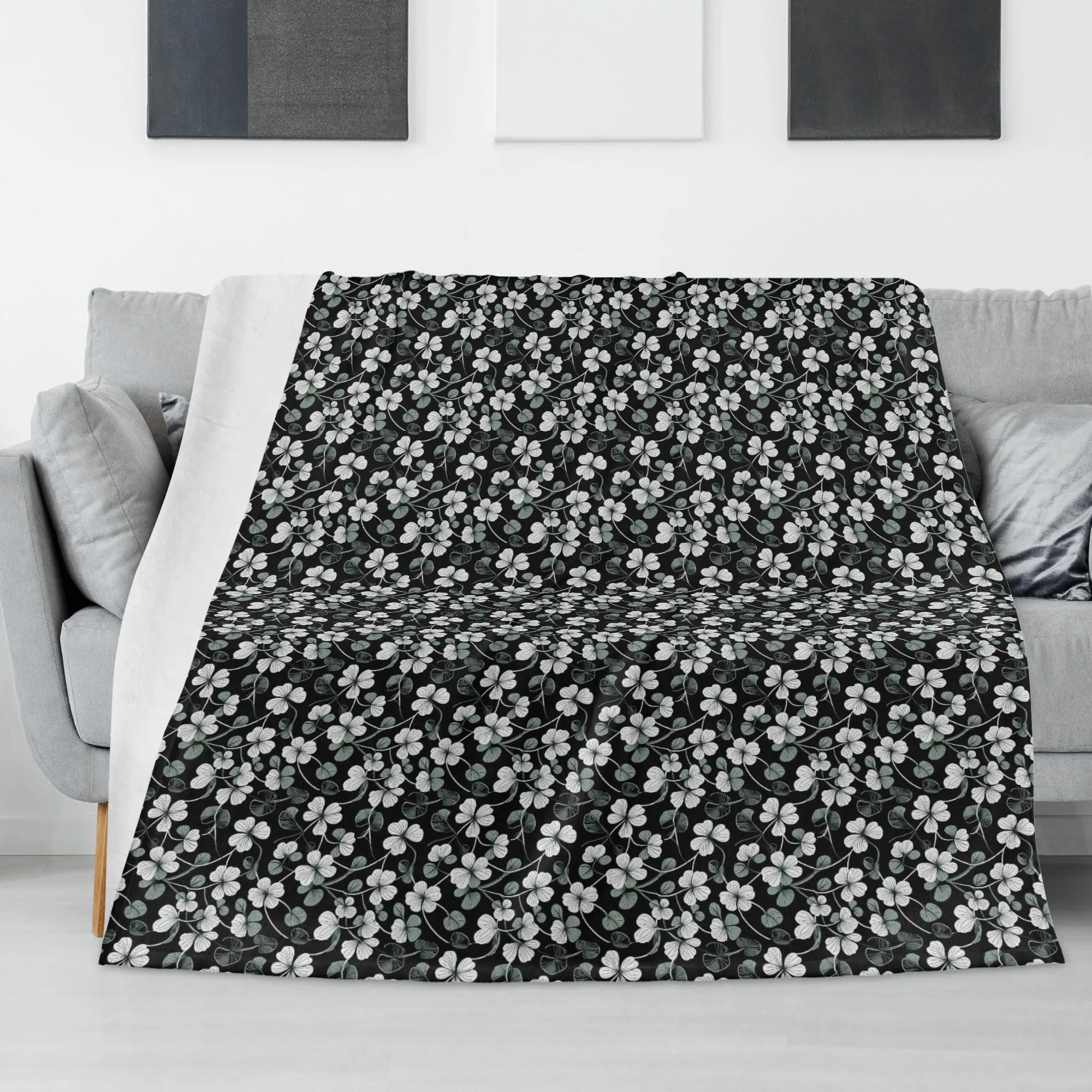 White and Green Clovers Flannel Breathable Blanket 4 Sizes